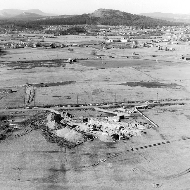 (photo: campus construction, 1962)